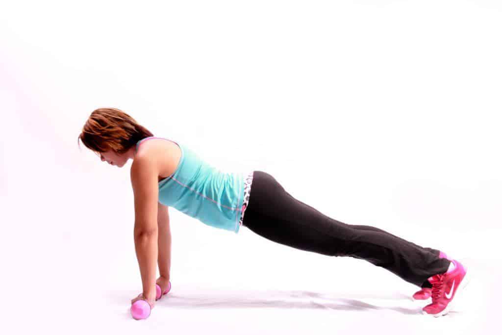 kettlebell_vs_dumbbells_004 exercise moves you can make with dumbbells and kettlebells