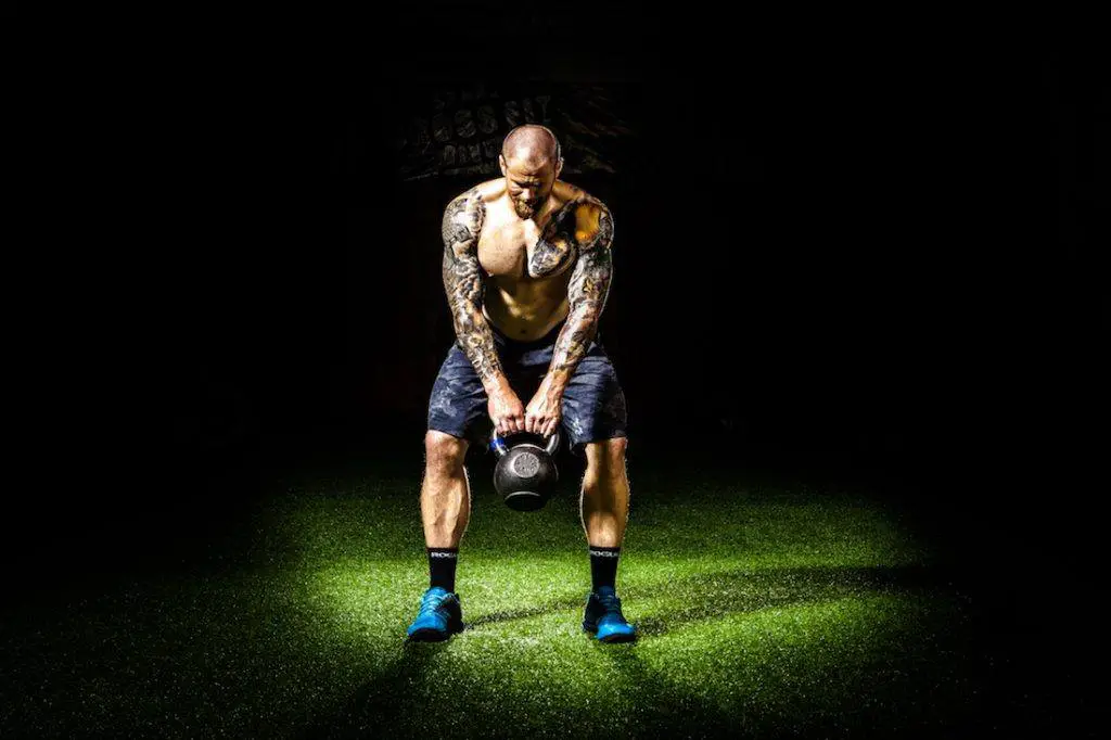 kettlebell_shoulder_workout_001 two hand swing for kettlebell shoulder workout