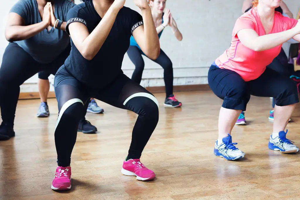 best-5-day-workout-006 women group squatting leg excercise