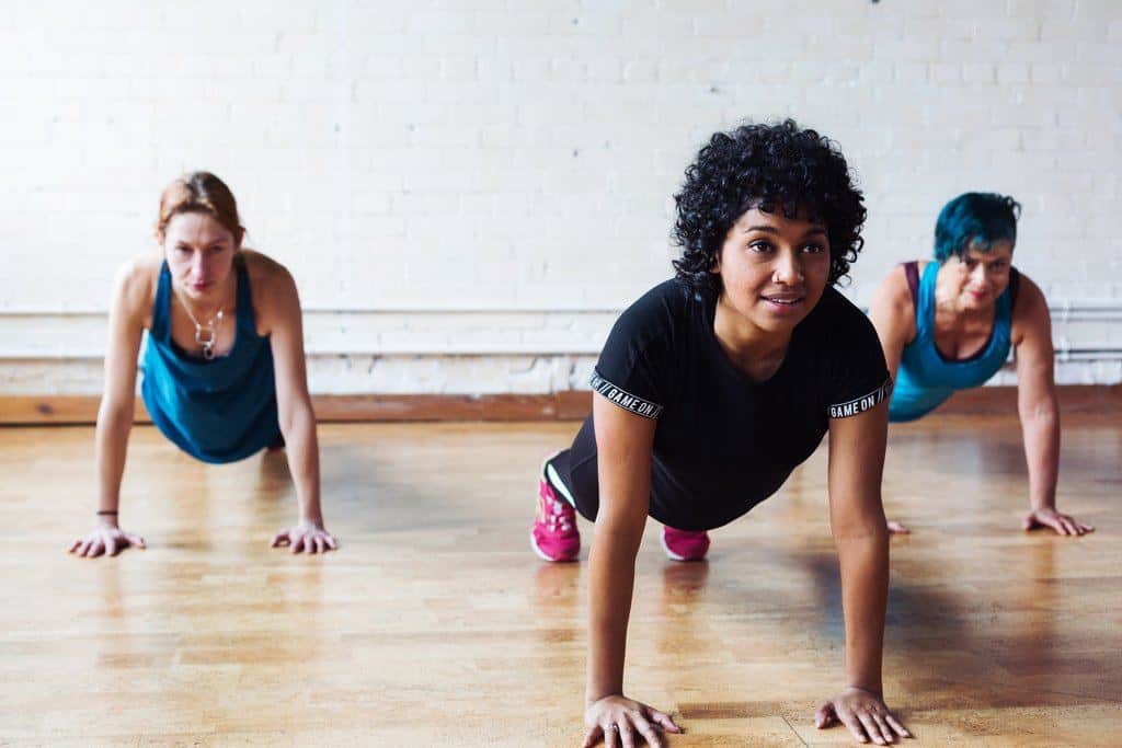 best-5-day-workout-007 women planking arm and core workout excercise