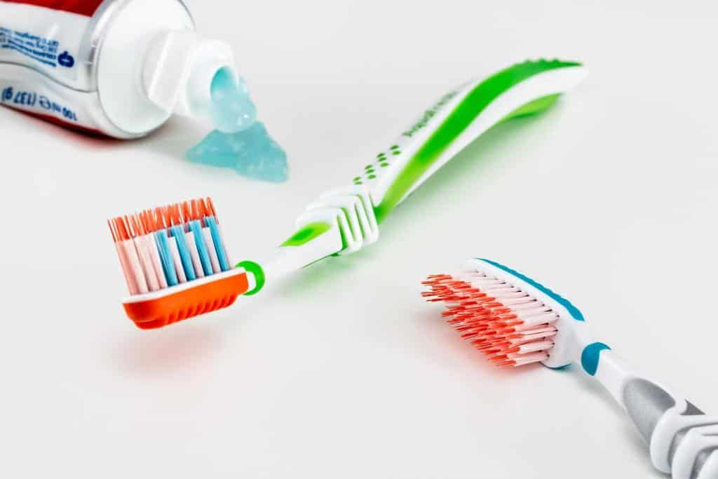 how_fitness_impacts_oral_health_001 Two toothbrushes and a toothpaste tube oozing out