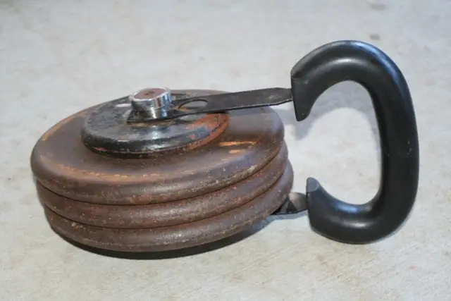 An adjustable kettlebell