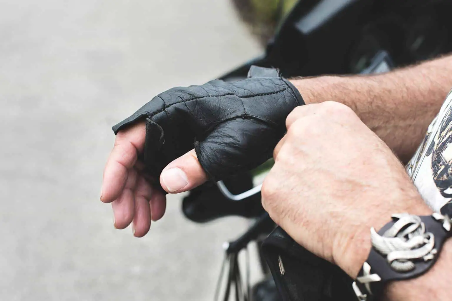 Kettlebell gloves wrist guard for exercise