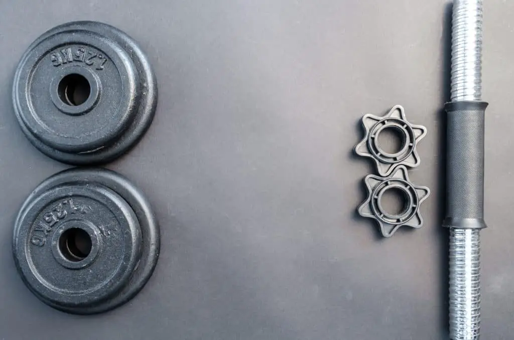 Parts of a dumbbell laid out in a table