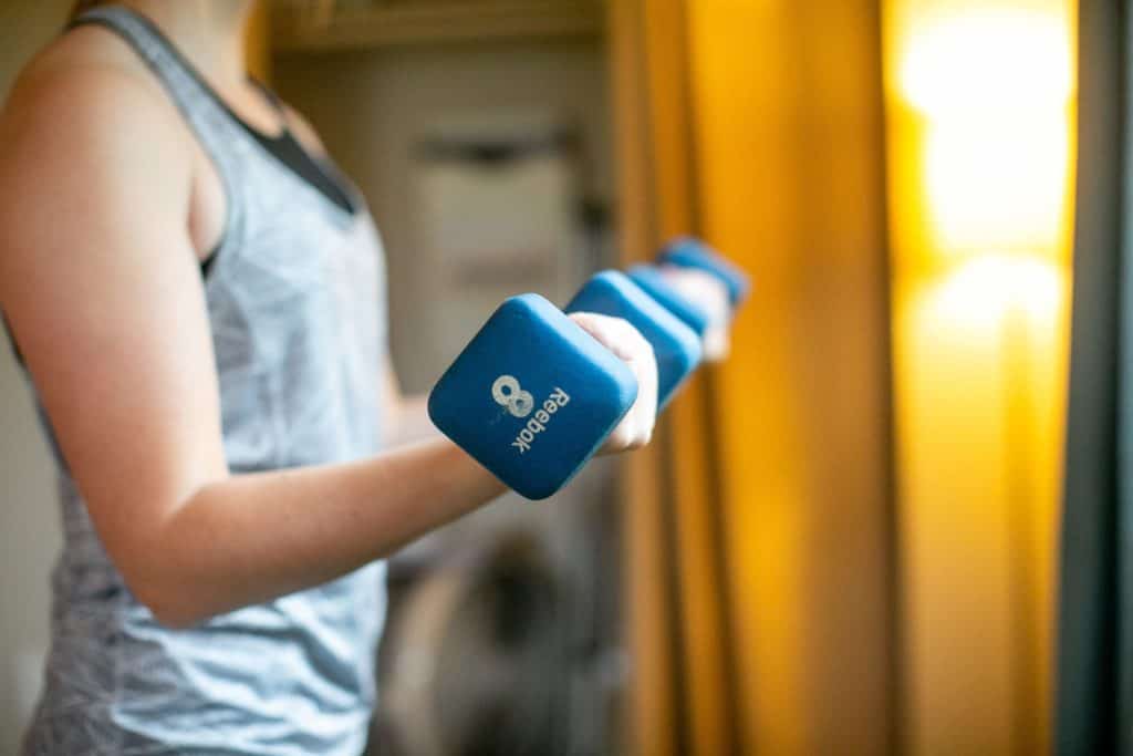 Woman lifting an 8kg dumbbell in each hand