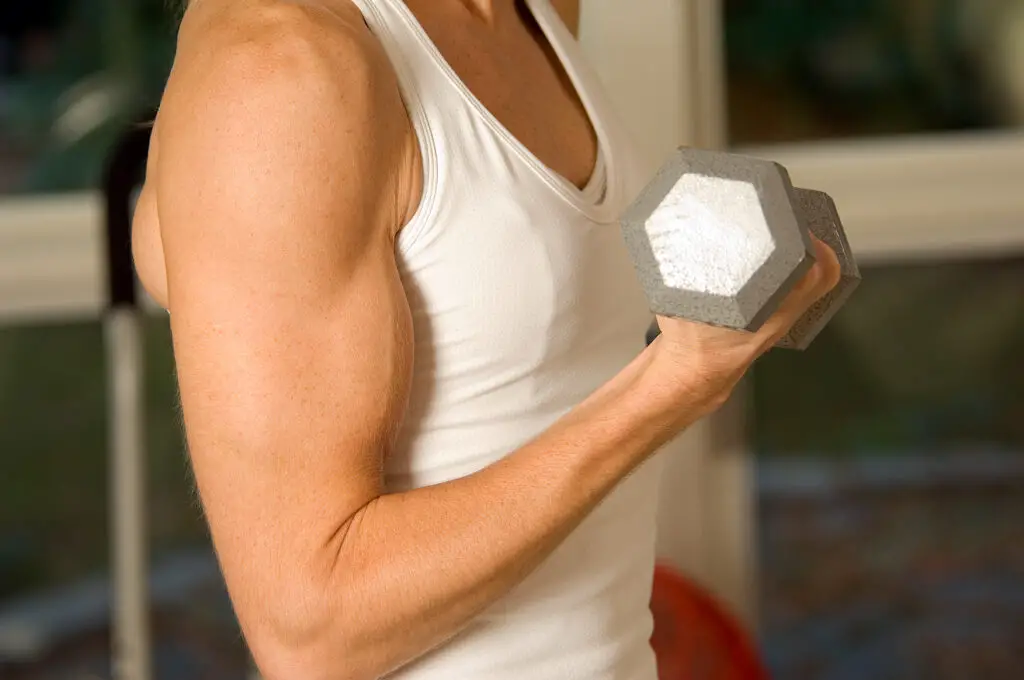 Woman lifting a dumbbell