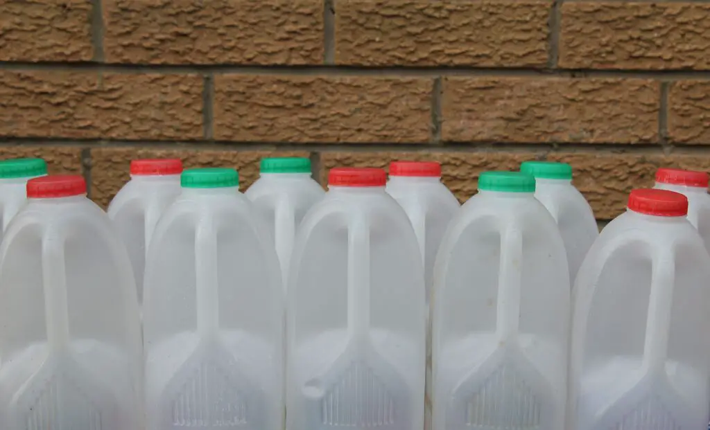 How to make homemade kettlebells using milk jugs