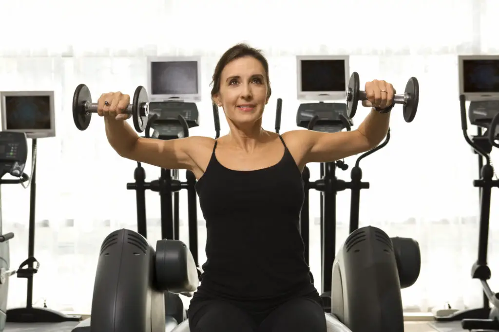 Woman lifting dumbbells