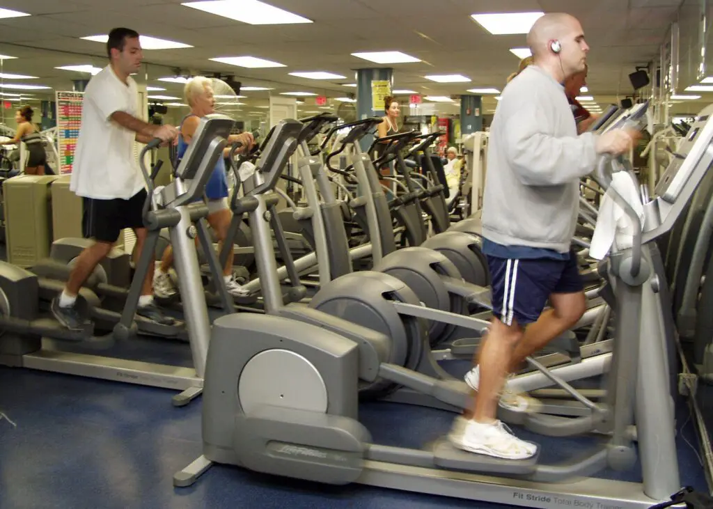People using an elliptical at a gym