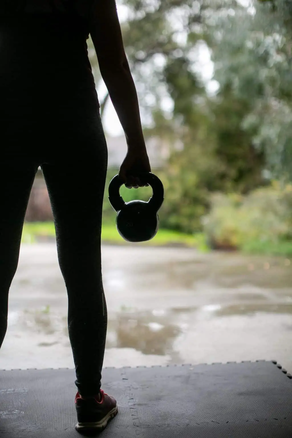 Woman holding a kettlebell with her right hand